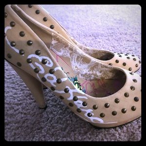 Ed Hardy Spiked Pumps Tan